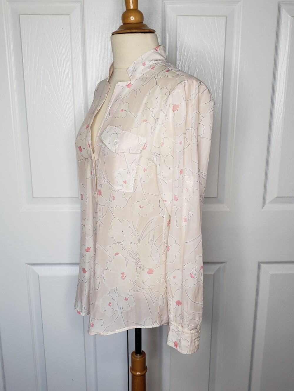 Light Blush Pink Floral Split-Neck Button Front Blouse GAP S Semi Sheer Silk Ble - Picture 6 of 12